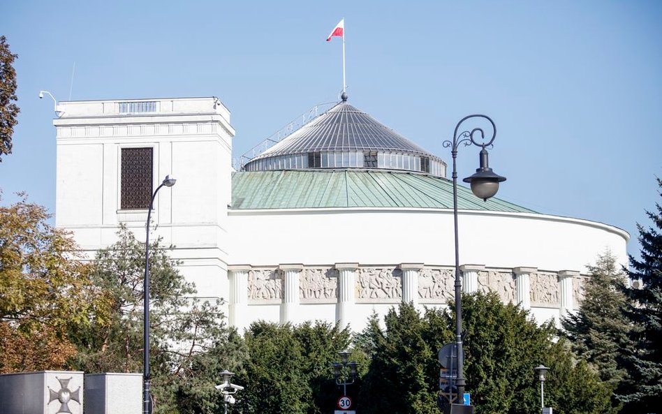 Sondaż IBRiS: Spada poparcie dla wszystkich partii