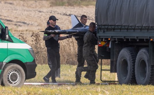 Wojska Obrony Terytorialnej w miejscu upadku rosyjskiego drona w miejscowości Wohyń