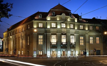 Dwóch chórzystów Filharmonii Krakowskiej jest zakażonych koronawirusem. Osoby, które miały z nimi ko