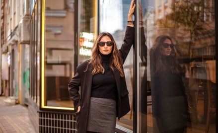 Sukienka vs. spódnica - co ubrać do biura w chłodne miesiące?