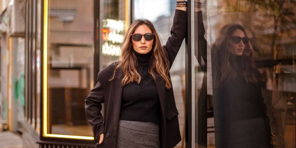 Sukienka vs. spódnica - co ubrać do biura w chłodne miesiące?