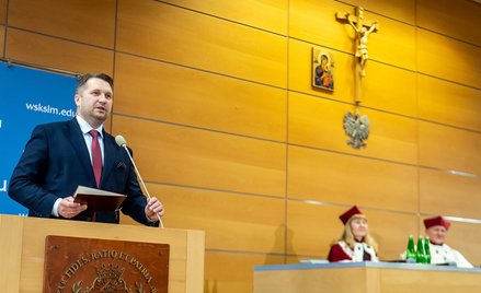 Czarnek zmienił nazwę uczelni o. Rydzyka. Na inauguracji roku akademickiego mówił o „walcu laicyzacj