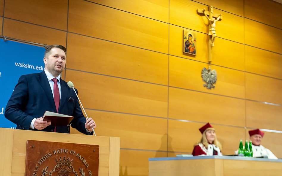 Czarnek zmienił nazwę uczelni o. Rydzyka. Na inauguracji roku akademickiego mówił o „walcu laicyzacji”