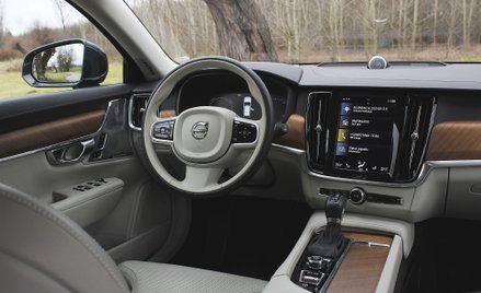 Volvo S90 D5 AWD: Ceniąc wygodę, styl i święty spokój
