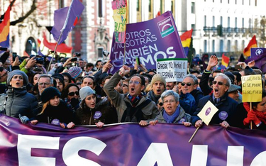 To nie reklama czekolady. To aktywiści partii Podemos w centrum Madrytu, w styczniu br.
