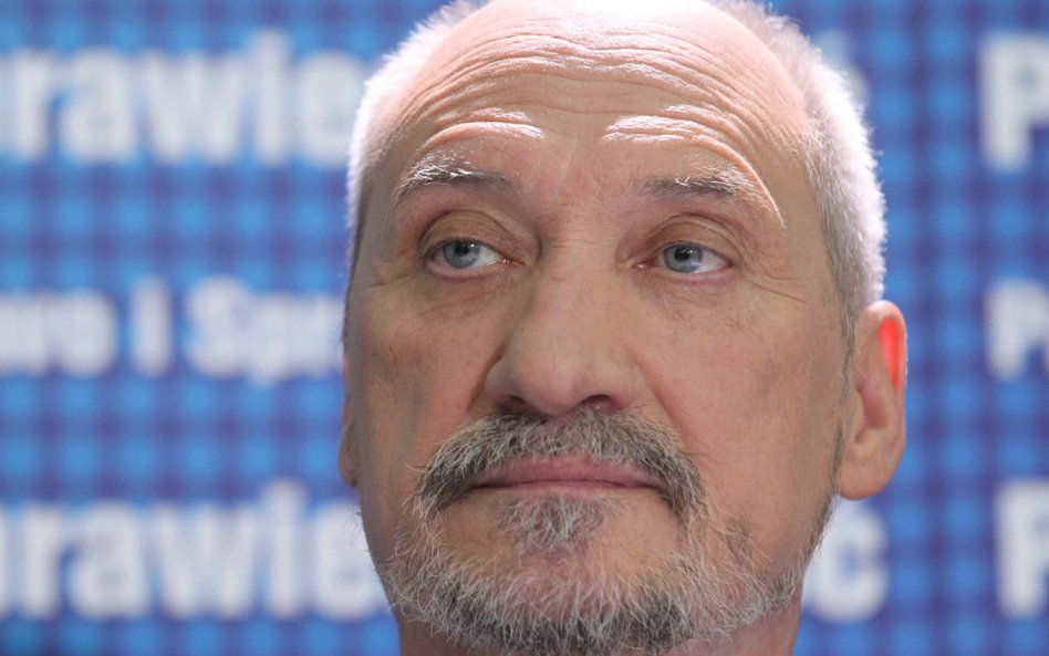 Antoni Macierewicz: Raport komisji Millera to bajka