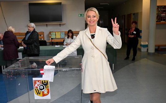Kandydatka Trzeciej Drogi na prezydenta Wrocławia Izabela Bodnar głosowała w jednym z lokali wyborcz