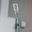 Zakażony koronawirusem uciekł ze szpitala. Chciał się zaszczepić