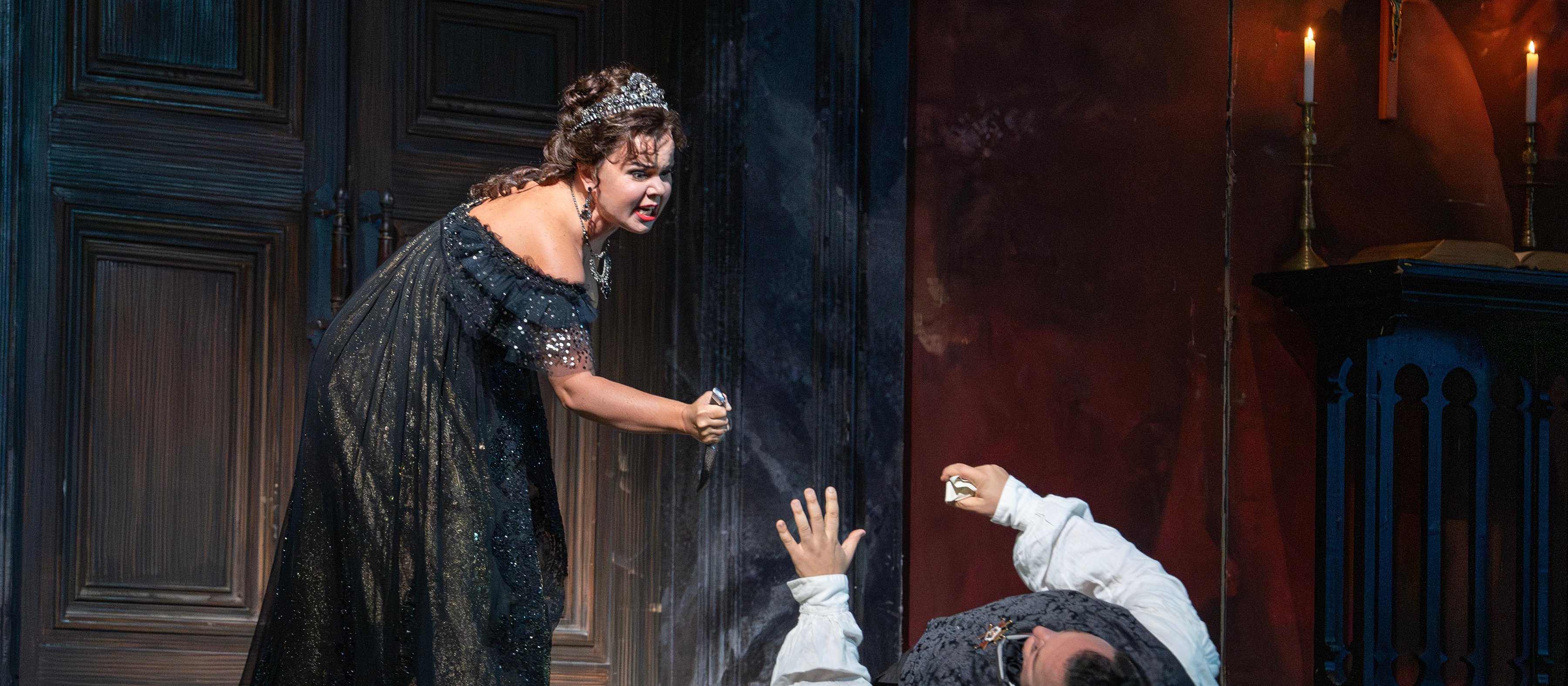 Sześcioro Polaków zaśpiewa w szukającej oszczędności Metropolitan