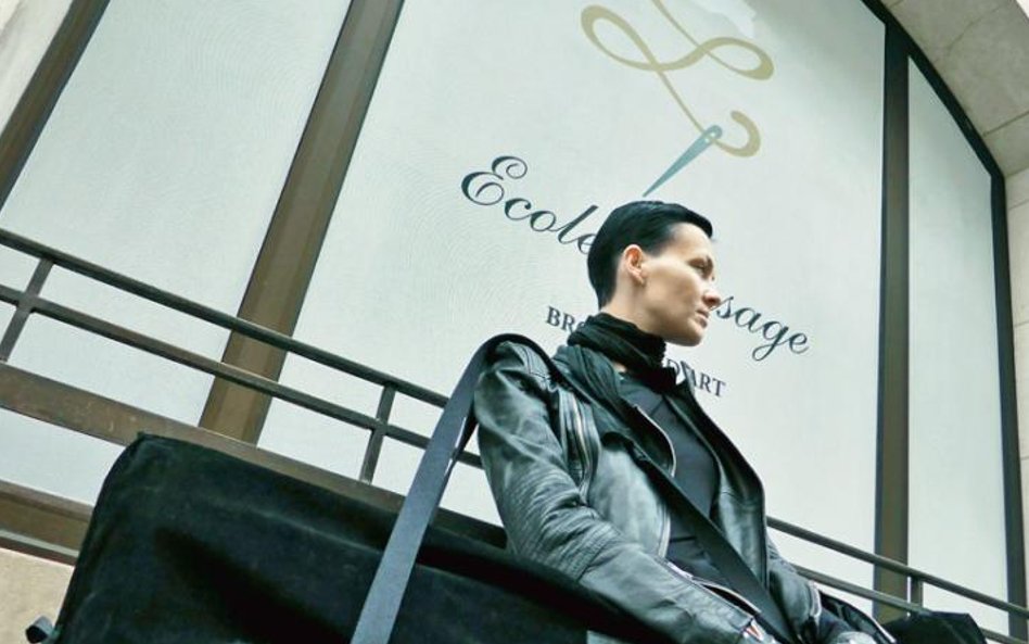 CV Alicja Stańska (ur. 1984 r.), jako jedyna Polka ukończyła paryską Ecole Lesage, prestiżową szkołę