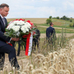 Prezydent Andrzej Duda w niedzielę oddał hołd ofiarom rzezi wołyńskiej - złożył kwiaty w miejscu nie