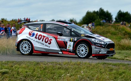 Kajetan Kajetanowicz z Jarosławem Baranem w Fordzie Fiesta R5