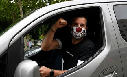 WHO: Maseczki tylko w przestrzeni publicznej