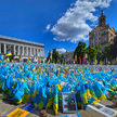 Flagi upamietniające obrońców Ukrainy poległych w walce z Rosją, Majdan Niepodległości, Kijów, Ukrai