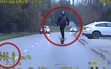 Mężczyzna pędził na hulajnodze prawie 47 km/h. Policja ukarała go wysokim mandatem