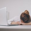 Narkolepsja utrudnia pracę i życie towarzyskie