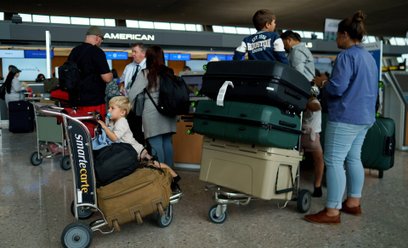 Afrykanerzy z RPA na międzynarodowym lotnisku w Dulles w stanie Wirginia, którym przyznano status uc