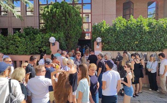 Kolejka przed lokalem wyborczym w Maladze w Hiszpanii