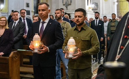 Prezydent Polski Andrzej Duda i prezydent Ukrainy Wołodymyr Zełenski w katedrze św. Apostołów Piotra