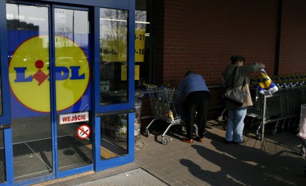 Na otwieranie sklepów w niedziele skarżą się pracownicy.