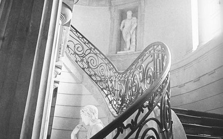 Klatka schodowa pałacu Tyszkiewiczów, w latach 30. siedziby Polskiej Akademii Literatury oraz oddzia