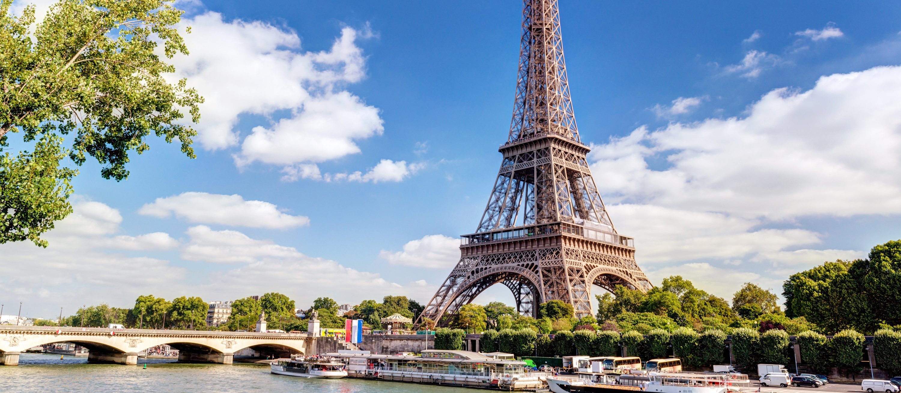 Na wieży Eiffla pojawią się nazwiska ważnych kobiet. Historyczna korekta