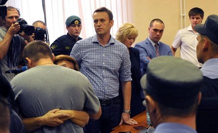 Nawalny na sali sądowej, po ogłoszeniu wyroku