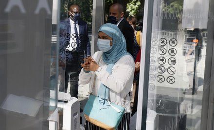 Paryż otworzył wieżę Eiffla