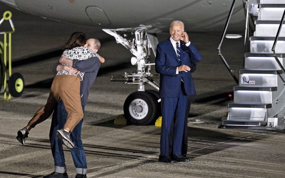 Szczęśliwy finał wielu miesięcy walki rodziny i dyplomatycznych gierek ekipy Joe Bidena. Uwolniony z