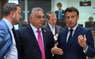Premier Luksemburga Xavier Bettel, premier Węgier Viktor Orbán i prezydent Francji Emmanuel Macron