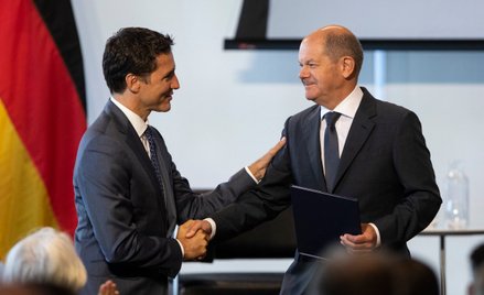 Premier Kanady Justin Trudeau i kanclerz Niemiec Olaf Scholz