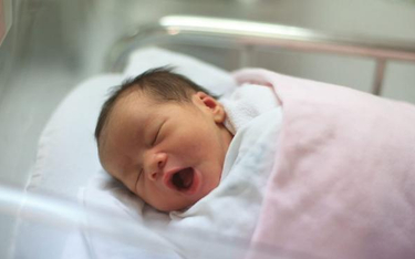 Liczba dzieci urodzonych w I półroczu wzrosła o prawie 5 proc.