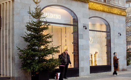 Właściciele domu mody Valentino zdecydowali się na wsparcie w wysokości 100 milionów euro.