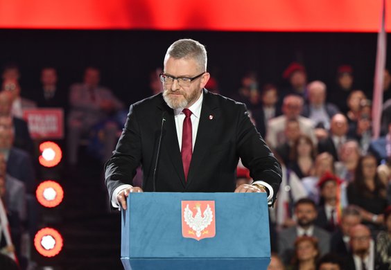 Prezidentské volby 2025. Poslanec Grzegorz Braun hovoří na jeho volebním konvenci v Krakově