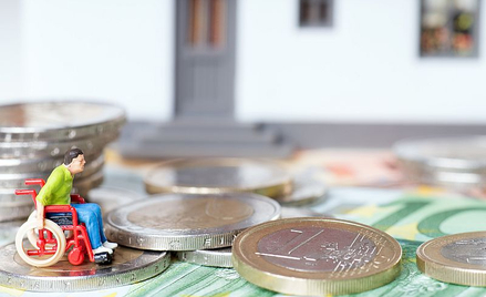 Resort Rafalskiej: niepełnosprawny dostaje co miesiąc przynajmniej 3 tysiące złotych