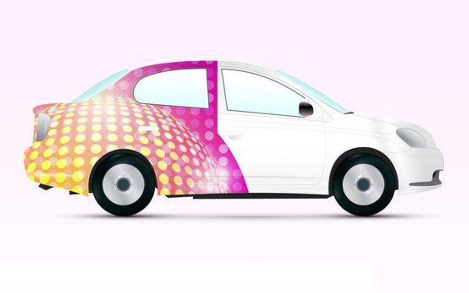 Czy jest pełne odliczenie VAT, gdy auto oklejono firmowymi banerami?