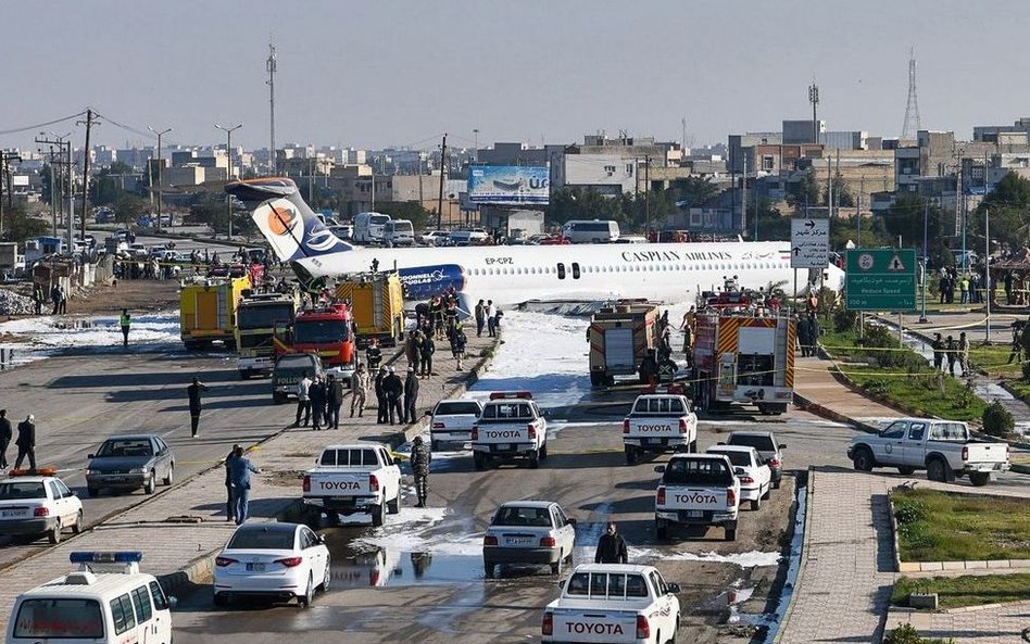 Iran: Samolot wypadł z pasa, zatrzymał się dopiero na ulicy