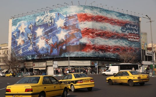 Antyamerykański billboard w Teheranie