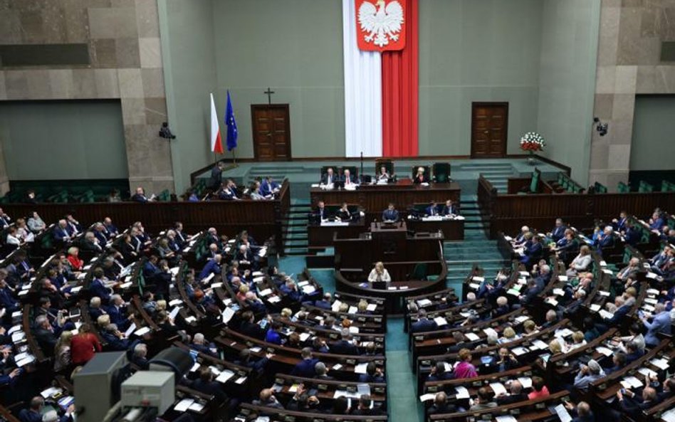 Posłowie kończącej się kadencji wnieśli aż 34,8 tys. interpelacji. W poprzedniej było ich o ponad 10