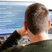 Haker pisał po angielsku w stylu hinduskim. Analitycy uznają to za kamuflaż