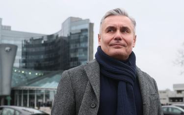 Nowy prowadzący "Wiadomości" TVP, dziennikarz Marek Czyż przed budynkiem TVP przy ul. Woronicza w Wa
