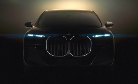 Historia BMW serii 7: Forwardyzm w wersji retro