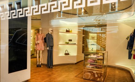 Versace stanie się częścią Prada Group, do której należą marki Prada, Miu Miu, a także  Church's, Lu