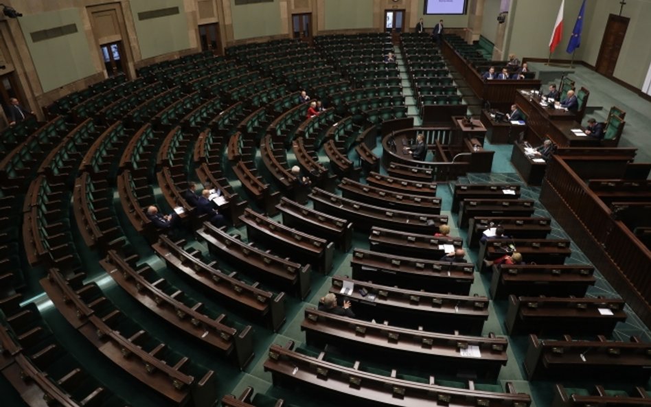Wytyczne dla PiS: Komisja ds. SKOK-ów do zamrażarki