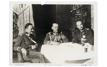 Włodzimierz Zagórski, Władysław Sikorski i Tadeusz Rozwadowski na balu lotników, 7 lutego 1925 r.