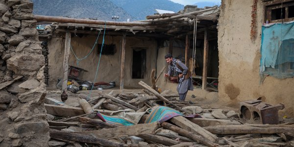 Afganistan: Bilans trzęsienia ziemi coraz bardziej tragiczny. Już ponad 1400 ofiar