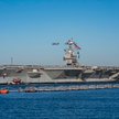 Lotniskowiec USS Gerald R. Ford wchodzi do bazy w Norfolk po pierwszym rejsie operacyjnym.