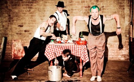 Red Hot Chili Peppers w 2011 r.: Anthony Kiedis, Chad Smith, nowy gitarzysta Josh Klinghoffer (na do