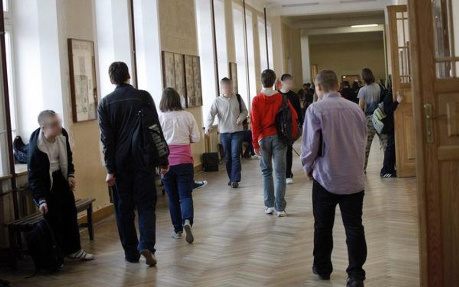 Przestrzeganie przepisów o bezpieczeństwie w szkole za mało