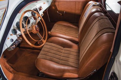 Samochód przygotowano bardzo starannie, dbając o wszelkie detale.